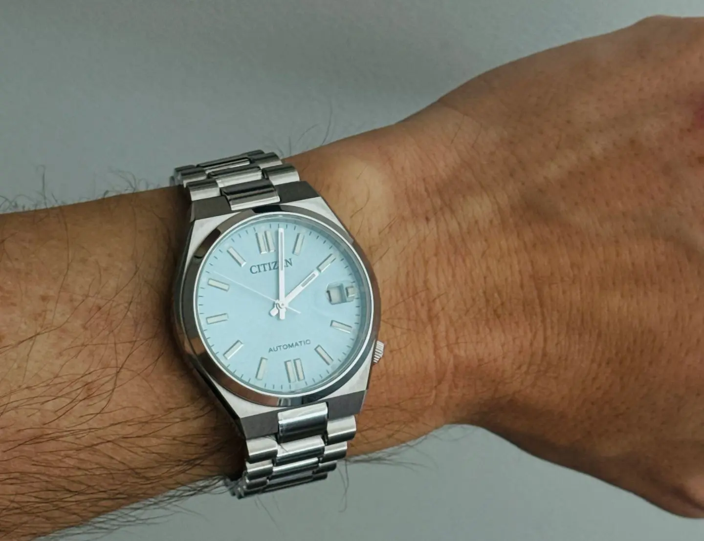 Automatic mechanical watch representing craftsmanship, heritage, accuracy, and long-term value in watch selection