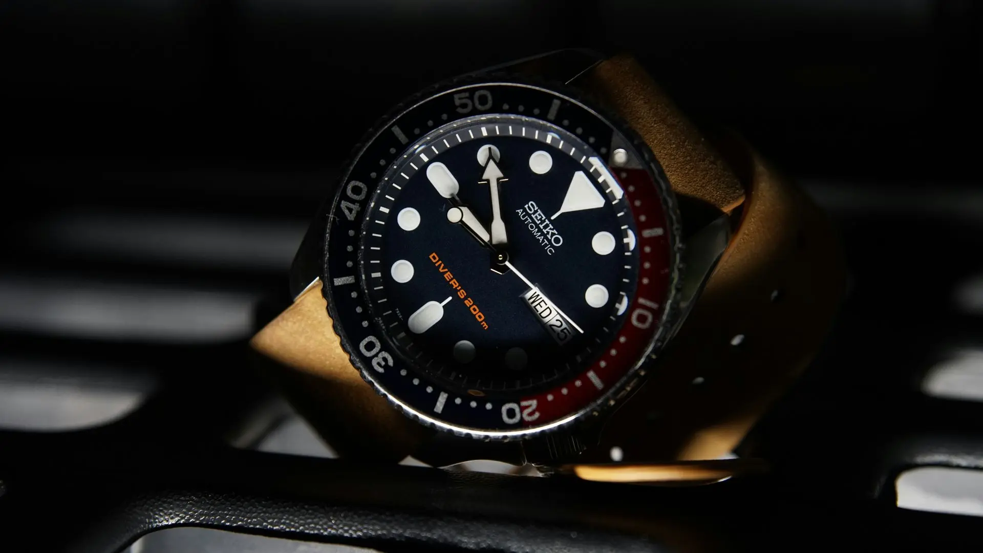History of Dive Watches – Seiko Diver’s Watch Evolution in the 1960s–1980s History of Dive Watches showing a classic Seiko diver’s watch from the technology evolution era