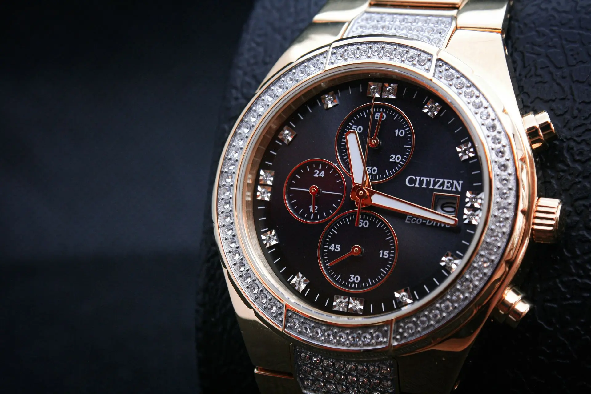 Luxury chronograph watch complication with stopwatch subdials