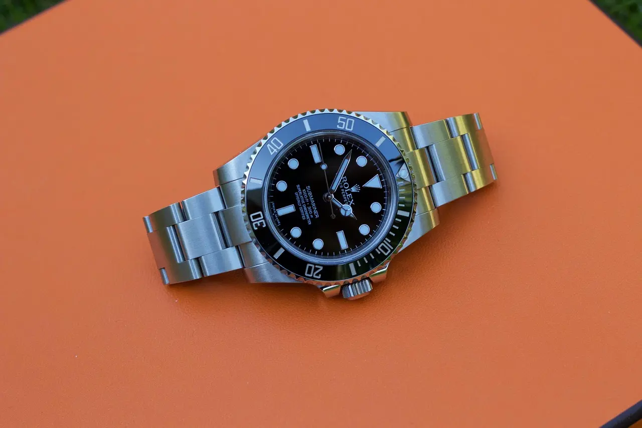 Rolex Submariner Certified Chronometer Watch with Precision Testing Rolex Submariner chronometer watch certified for COSC accuracy standards
