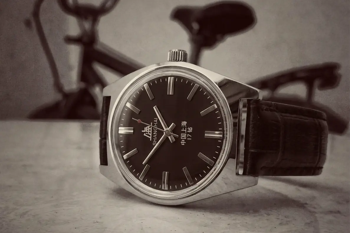 Shanghai Watch Chinese Watch Brand Shanghai Watch Chinese heritage-style watch with black dial and leather strap