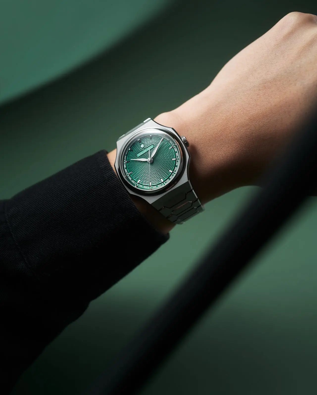 Atelier Wen Perception V3 Yún on wrist showing integrated bracelet and 40mm case size