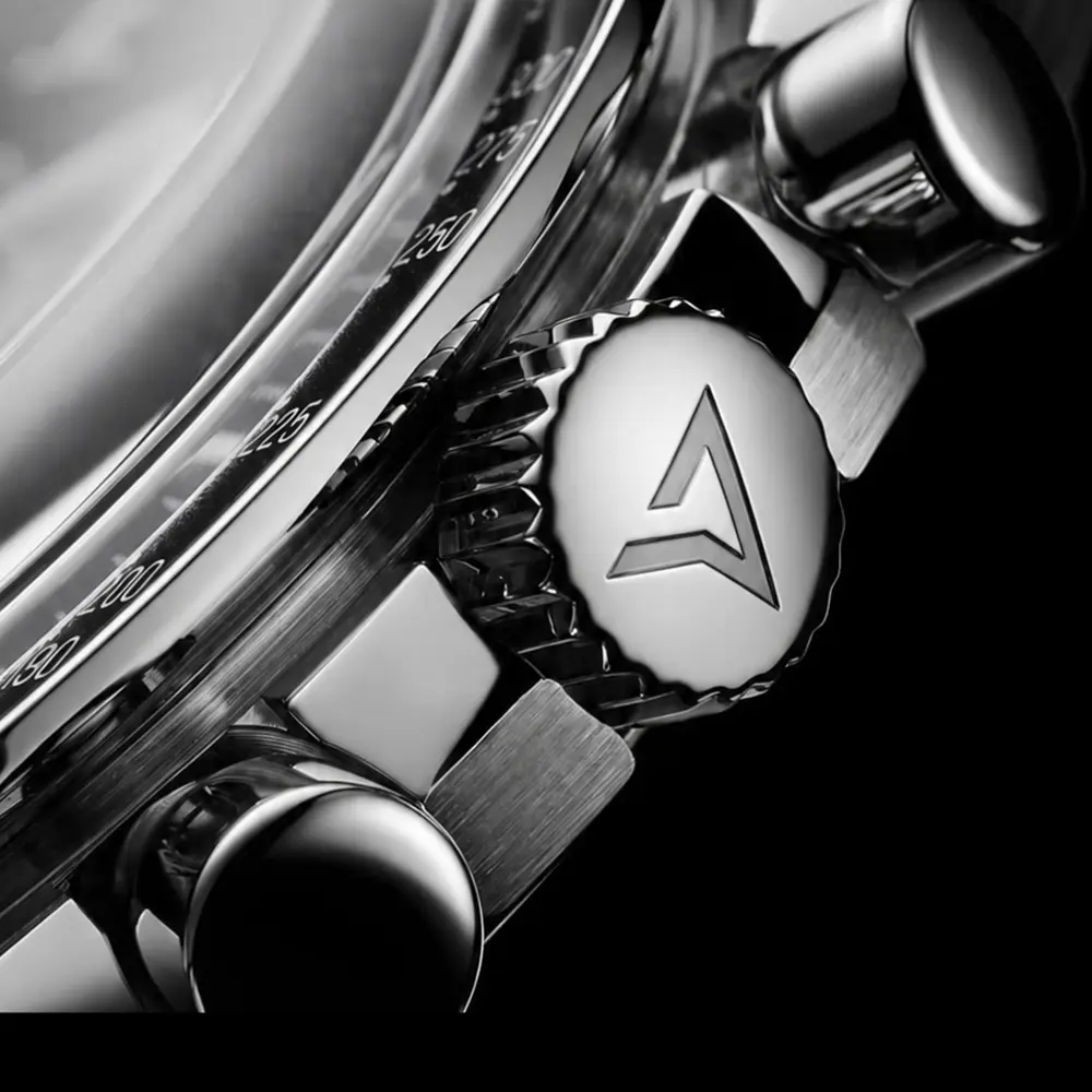 The crown with a Leitzeit logo of a Chronograph.