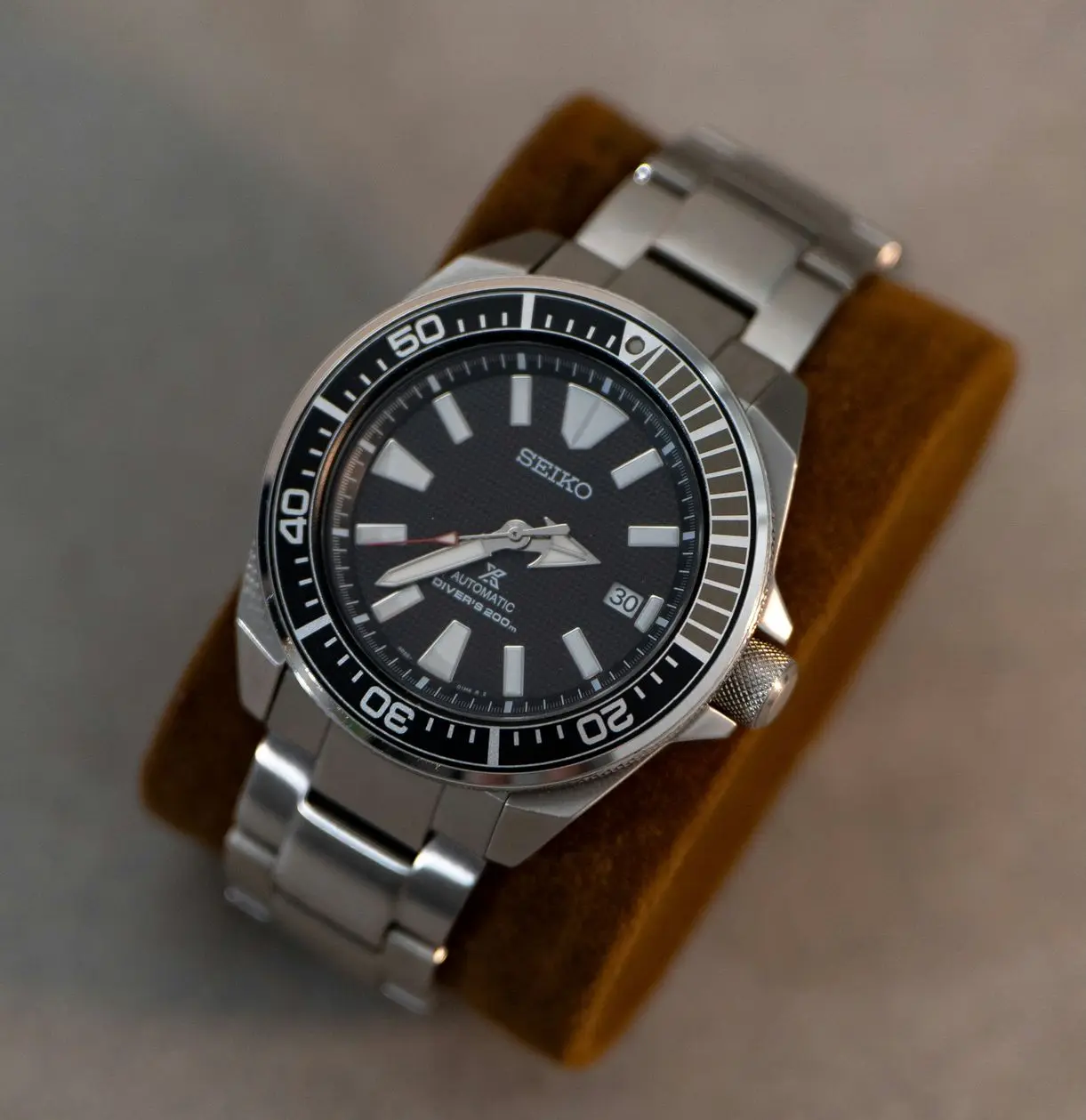 Stainless Steel Bracelet for a Minimalist Watch Collection Minimalist watch collection featuring a stainless steel bracelet watch for everyday versatility