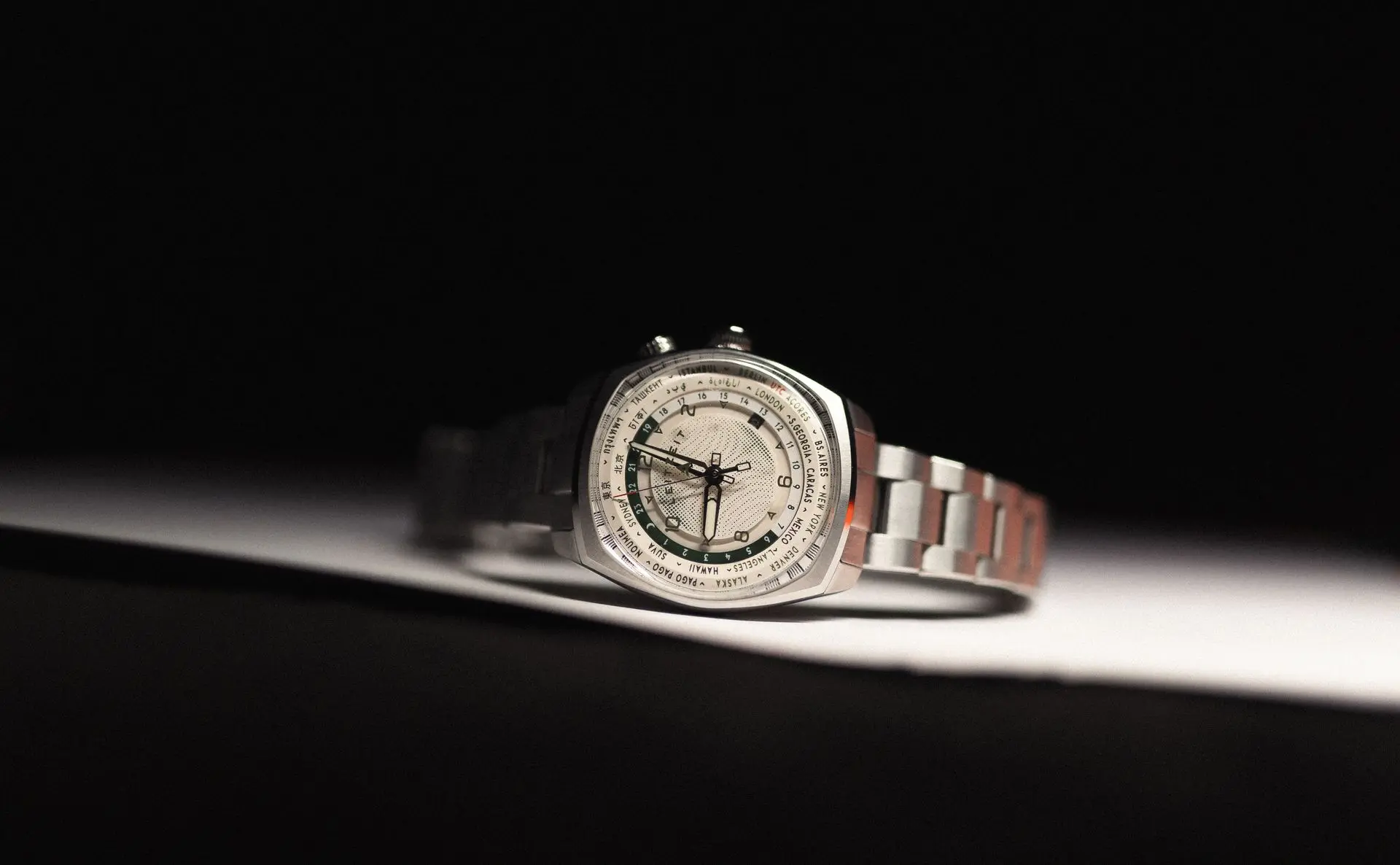 Axis Mundi Worldtimer Terra Beige automatic watch with stainless steel bracelet